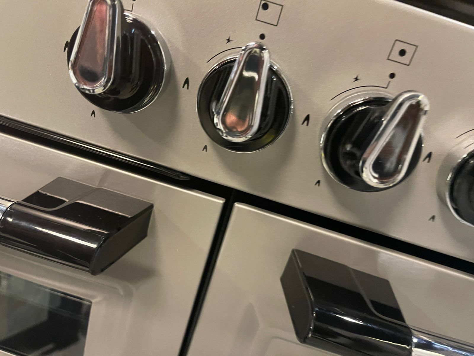 Free standing cooker knobs 11